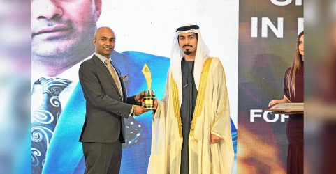 Visionary leader award presentation ceremony in the UAE